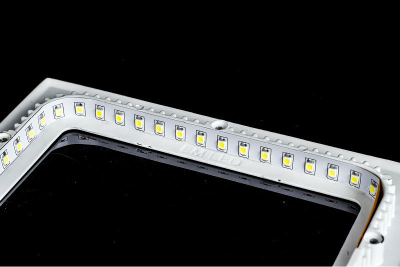 Lắp đặt chíp SMD 2835 trên đèn led downlight vuông